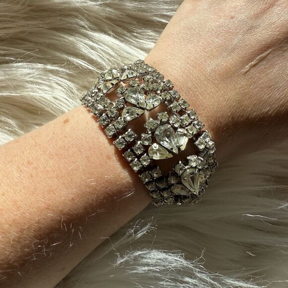 Vintage Kramer Wide Bracelet 7" Clear Pear Rhinestone Cluster Wedding Formal - Picture 7 of 10